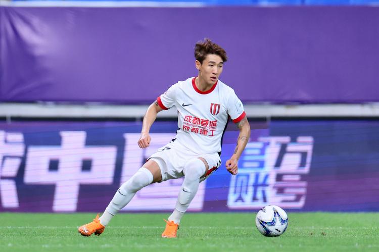 韦世豪左侧 韦世豪左侧